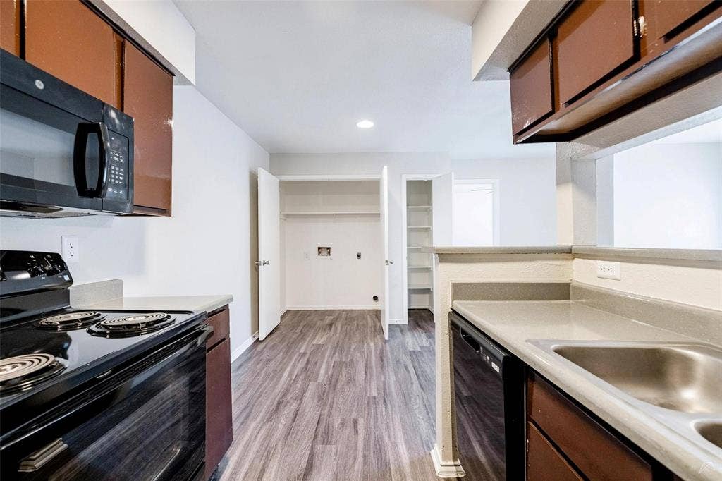 2809 W William Cannon Drive, #E201, Austin, TX 78745 50% Off First 4 Months of Rent!