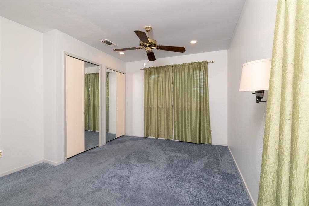 Ceiling fan with light kit, recessed lighting, wall-mounted sconce, and mirrored closet doors