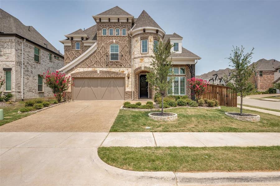 Property photo for 1935 Stamp Road, Irving, TX