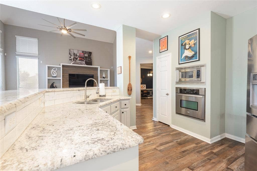 3013 Osage Lane, Denton, TX 76210 Rich granite counters.