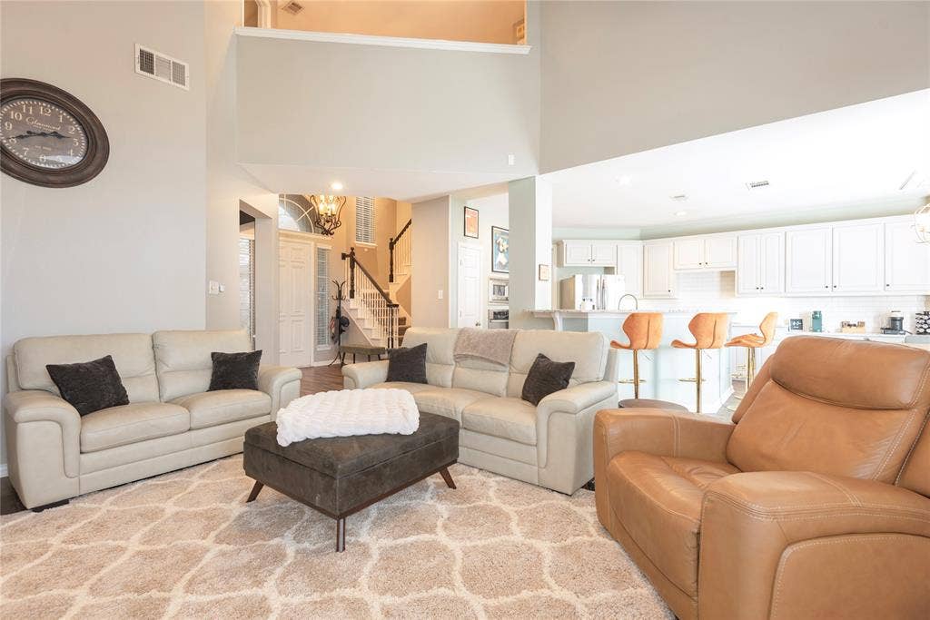 3013 Osage Lane, Denton, TX 76210 Spacious living room.