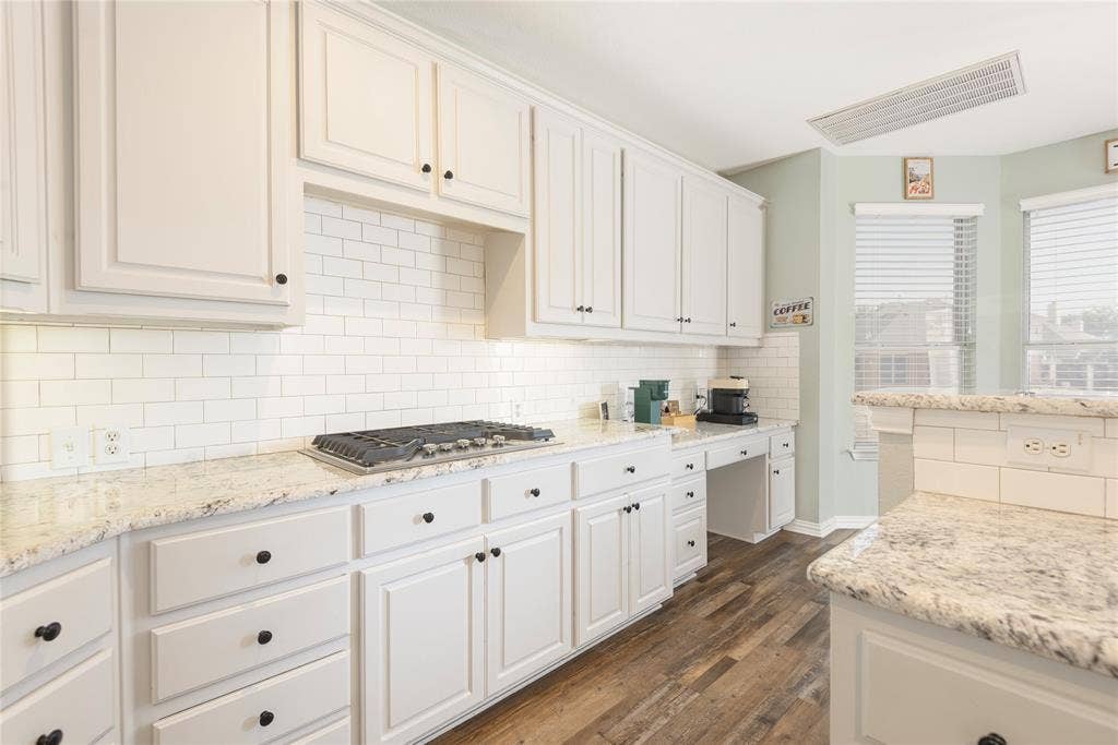 3013 Osage Lane, Denton, TX 76210 Gas cook top.