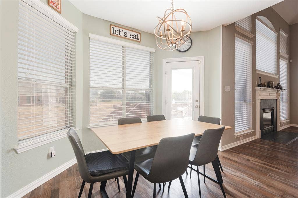 3013 Osage Lane, Denton, TX 76210 Breakfast area.