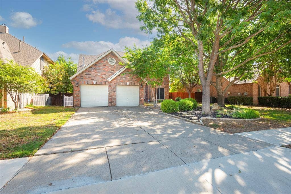 3013 Osage Lane, Denton, TX 76210 Nice drive up.