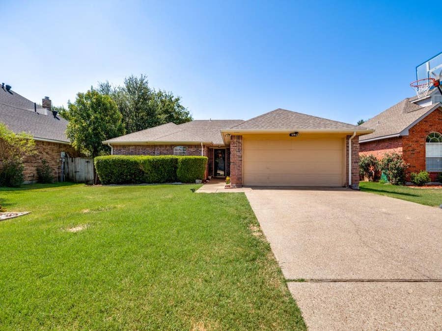 Property photo for 1413 Mockingbird Lane, DeSoto, TX