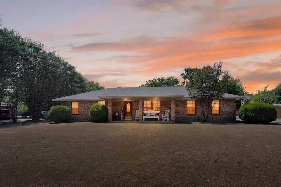 Property photo for 105 Prairie Creek Road, Red Oak, TX