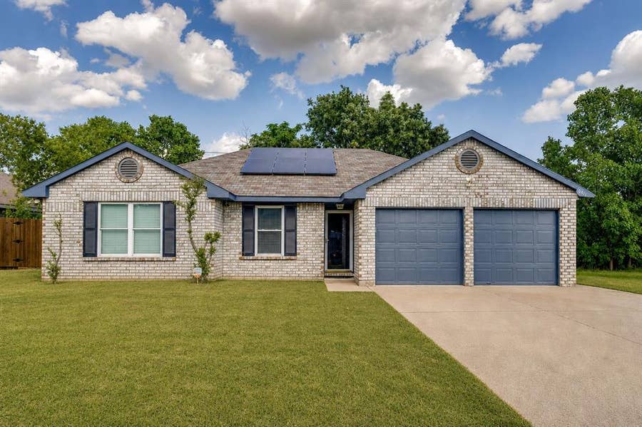 Property photo for 6411 Brooklawn Drive, Arlington, TX