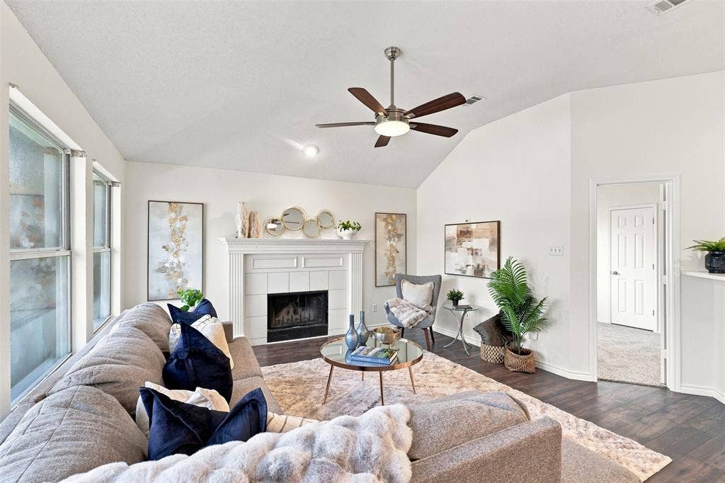 1110 Harvard Lane, Allen, TX 75002 Gas log fireplace