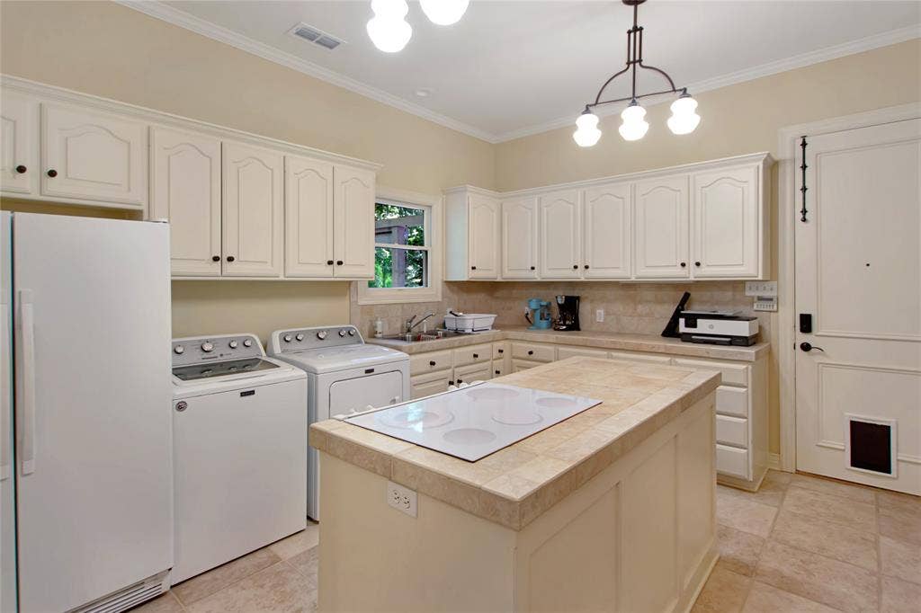 3889 Brighton Creek Circle, Tyler, TX 75707 3889 Brighton Creek Circle, Tyler, TX 75707