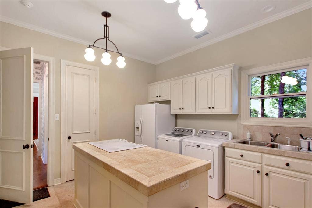 3889 Brighton Creek Circle, Tyler, TX 75707 3889 Brighton Creek Circle, Tyler, TX 75707