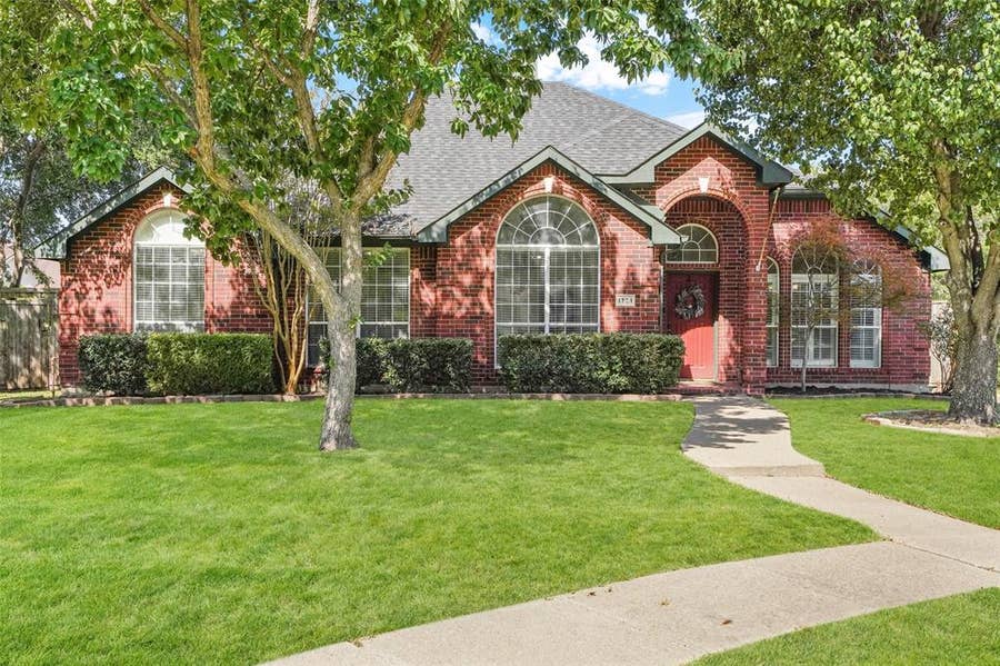 Property photo for 1701 Fredricksburg Drive, Mesquite, TX