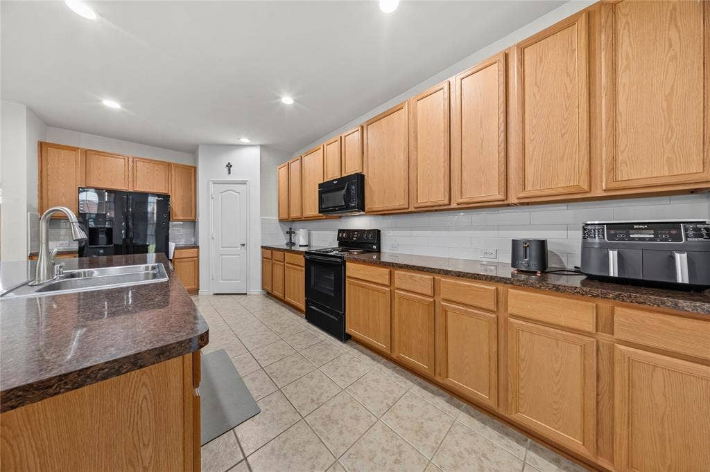 741 Jewelflower Drive, DeSoto, TX 75115 741 Jewelflower Drive, DeSoto, TX 75115