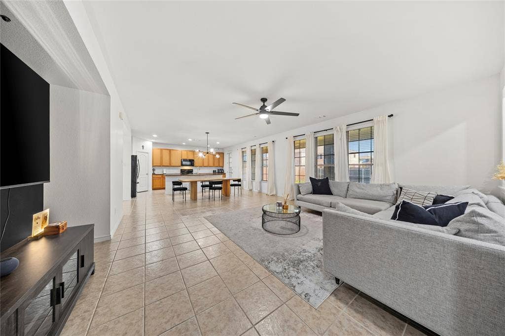 741 Jewelflower Drive, DeSoto, TX 75115 741 Jewelflower Drive, DeSoto, TX 75115