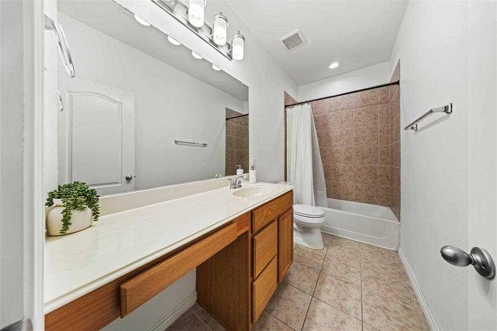741 Jewelflower Drive, DeSoto, TX 75115 741 Jewelflower Drive, DeSoto, TX 75115