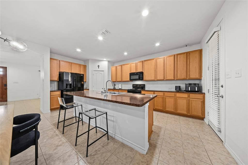 741 Jewelflower Drive, DeSoto, TX 75115 741 Jewelflower Drive, DeSoto, TX 75115
