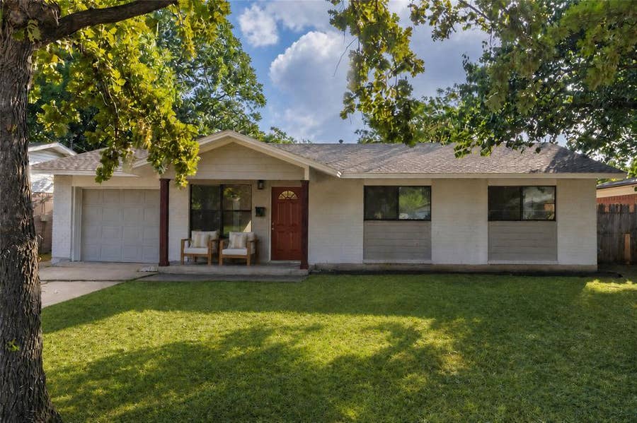 Property photo for 2906 Harvard Street N, Irving, TX