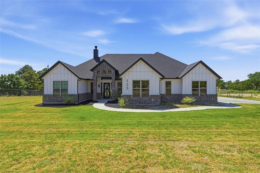 Property photo for 125 County Road 4865, Azle, TX