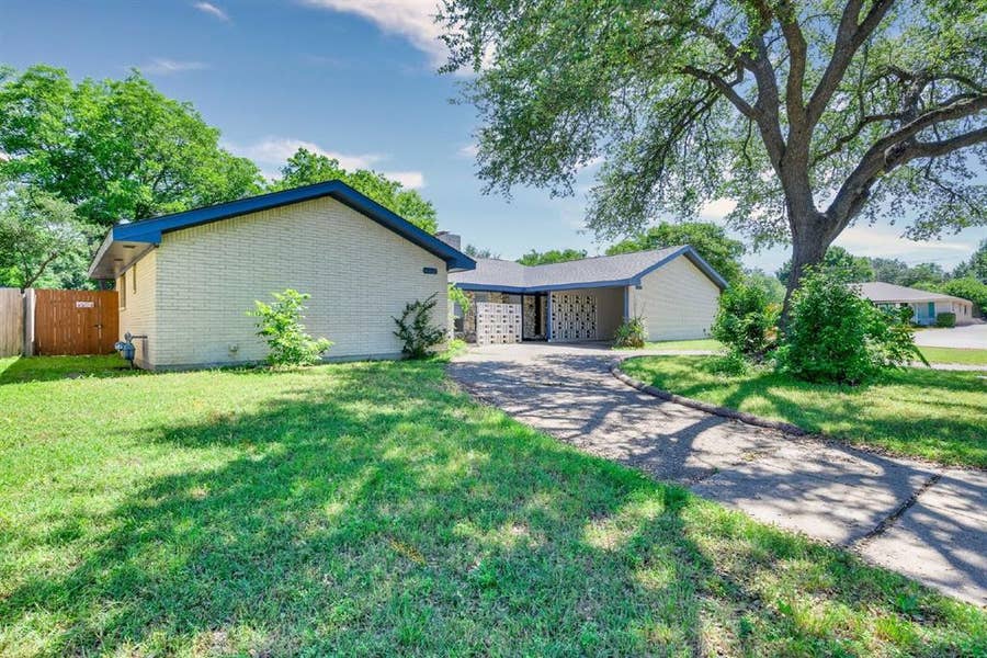 Property photo for 4913 Westlake Drive, Fort Worth, TX