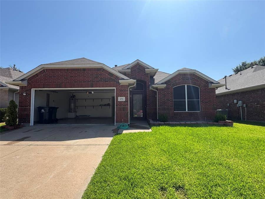 Property photo for 6711 Kinross Drive, Arlington, TX