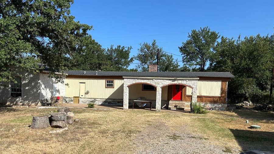 Property photo for 3006 Mesquite Drive, Granbury, TX