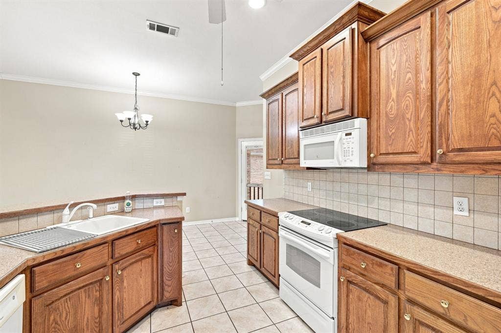 925 Cresthill Drive, #37B, Cedar Hill, TX 75104