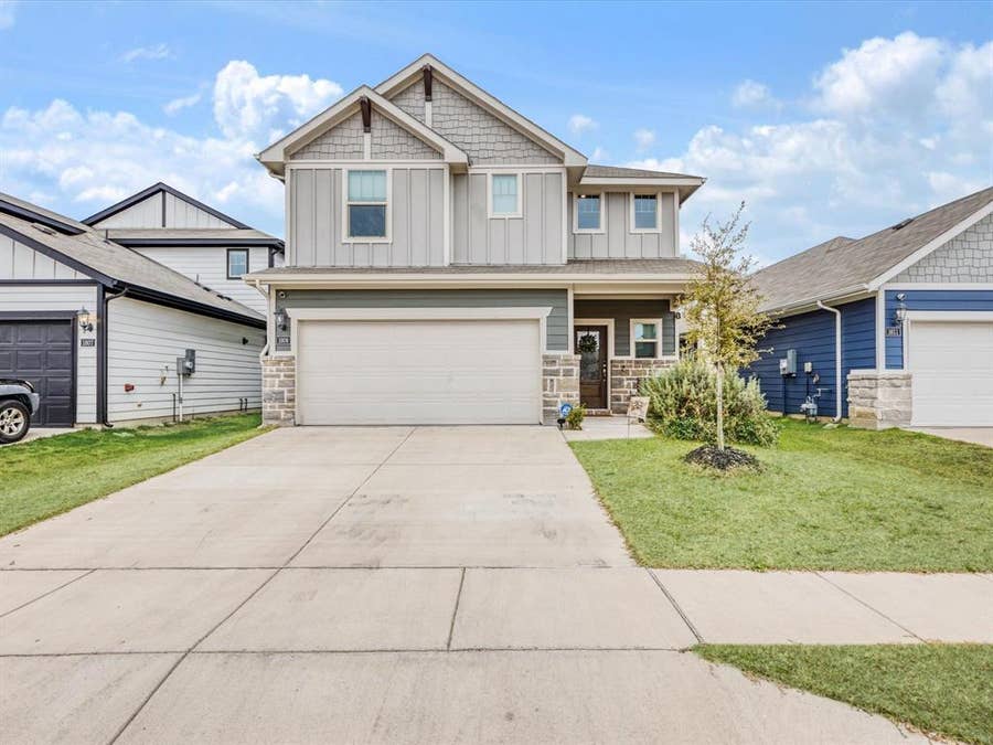 Property photo for 1809 Ash Oak Lane, Forney, TX