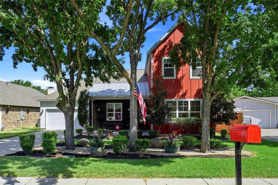 Property photo for 1300 Worthington Street, Grapevine, TX