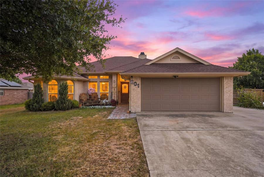 Property photo for 601 Sapphire Boulevard, Hewitt, TX
