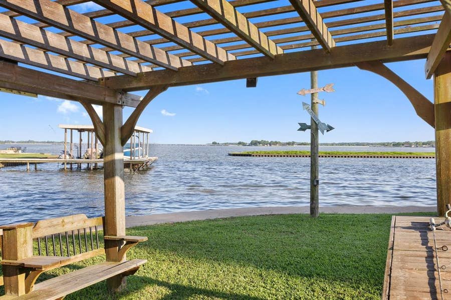 Property photo for 1035 Holiday Circle, Seven Points, TX