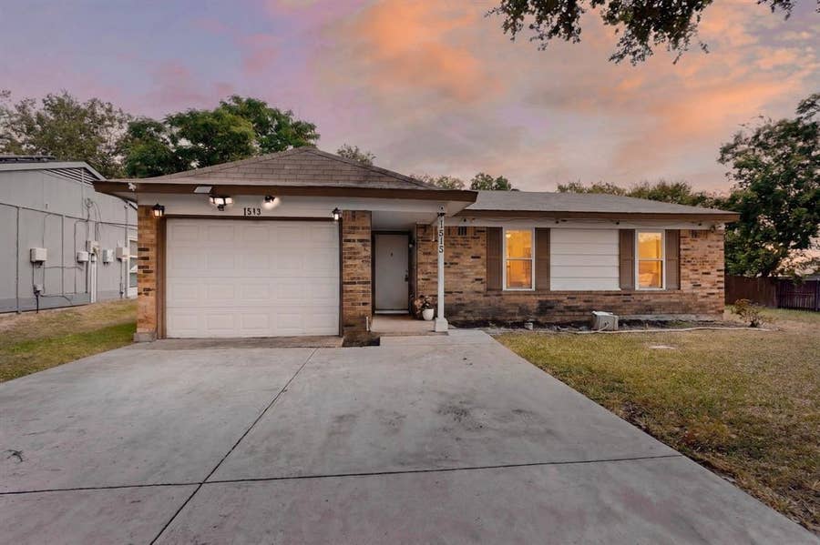 Property photo for 1513 Pelican Court, Garland, TX