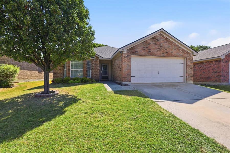 Property photo for 2309 Halladay Trail, Fort Worth, TX