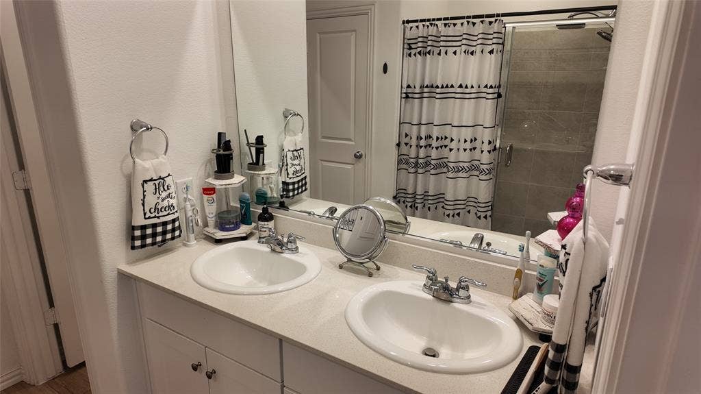 1221 Pistachio Drive, Azle, TX 76020 1221 Pistachio Drive, Azle, TX 76020