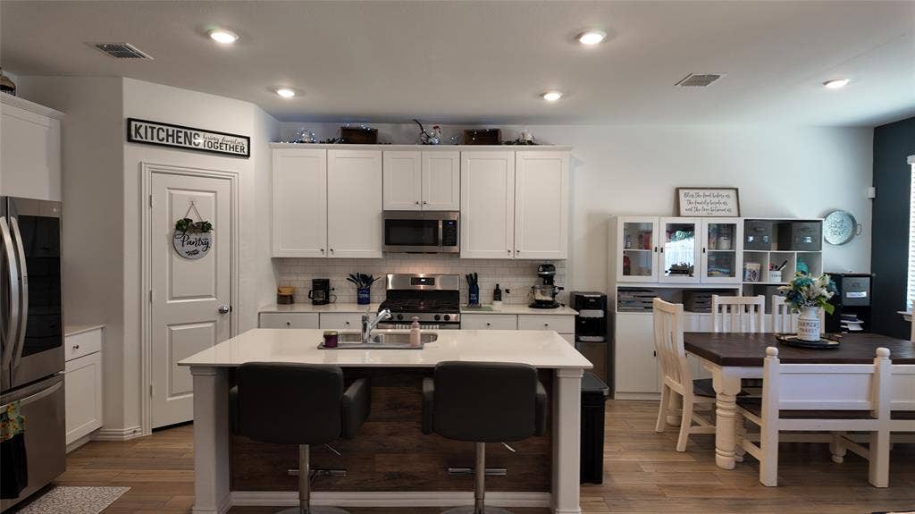 1221 Pistachio Drive, Azle, TX 76020 1221 Pistachio Drive, Azle, TX 76020