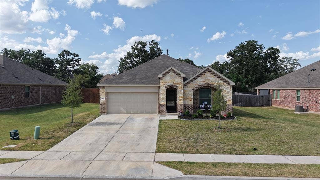 1221 Pistachio Drive, Azle, TX 76020 1221 Pistachio Drive, Azle, TX 76020
