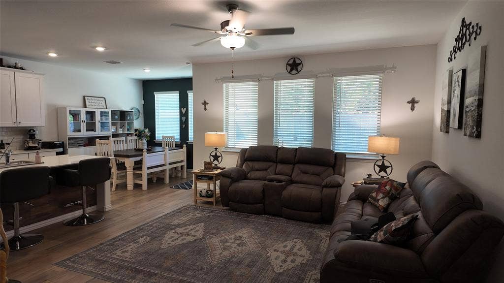 1221 Pistachio Drive, Azle, TX 76020 1221 Pistachio Drive, Azle, TX 76020