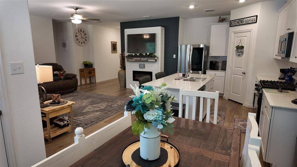 1221 Pistachio Drive, Azle, TX 76020 1221 Pistachio Drive, Azle, TX 76020