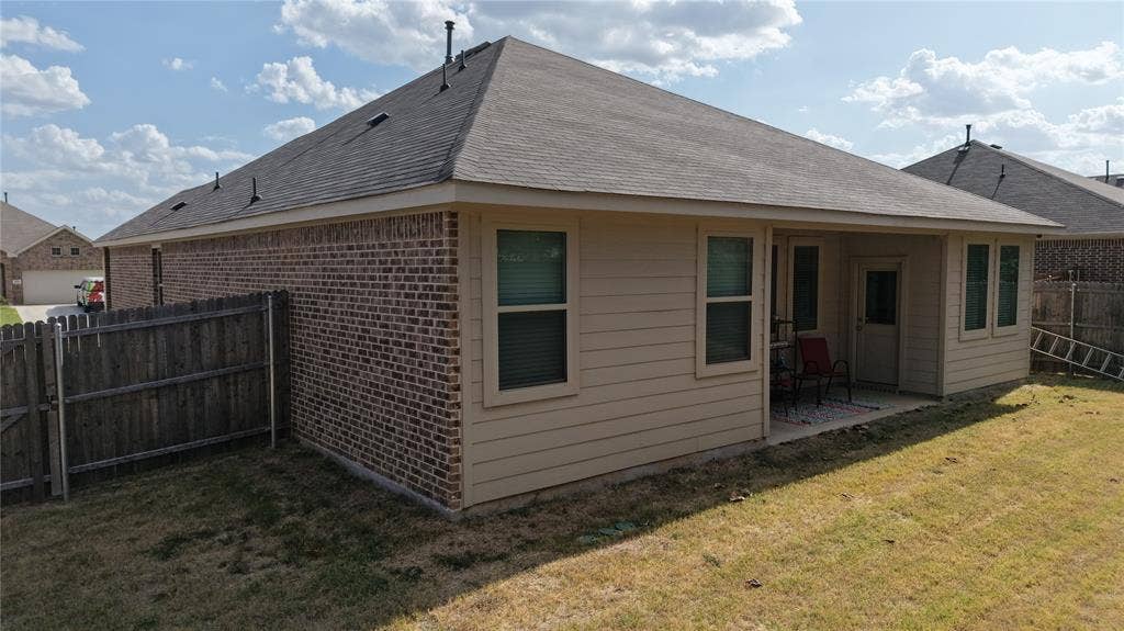 1221 Pistachio Drive, Azle, TX 76020 1221 Pistachio Drive, Azle, TX 76020