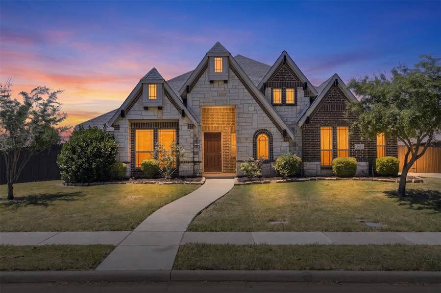 Property photo for 905 Mill Pond Drive, Midlothian, TX