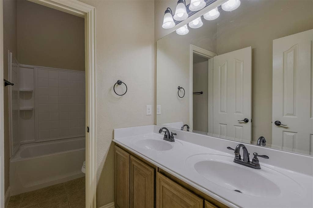 905 Mill Pond Drive, Midlothian, TX 76065