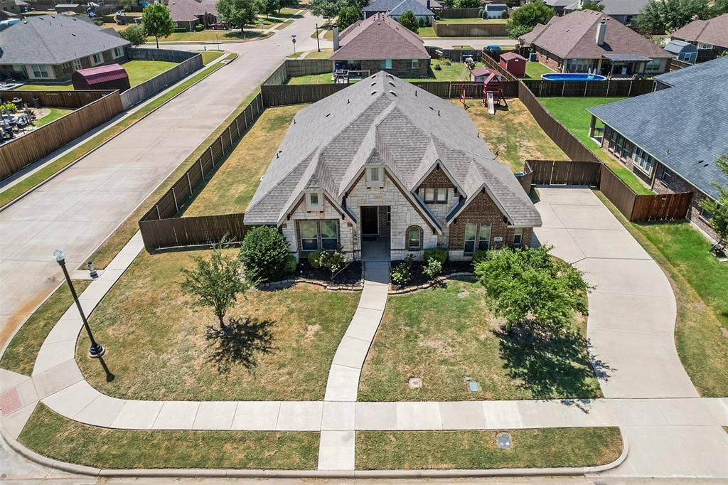 905 Mill Pond Drive, Midlothian, TX 76065