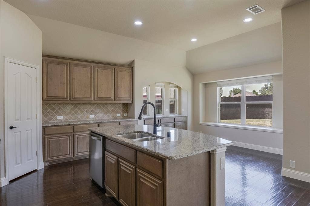 905 Mill Pond Drive, Midlothian, TX 76065