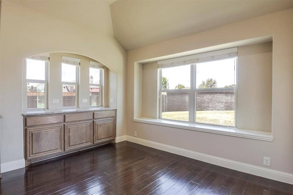 905 Mill Pond Drive, Midlothian, TX 76065