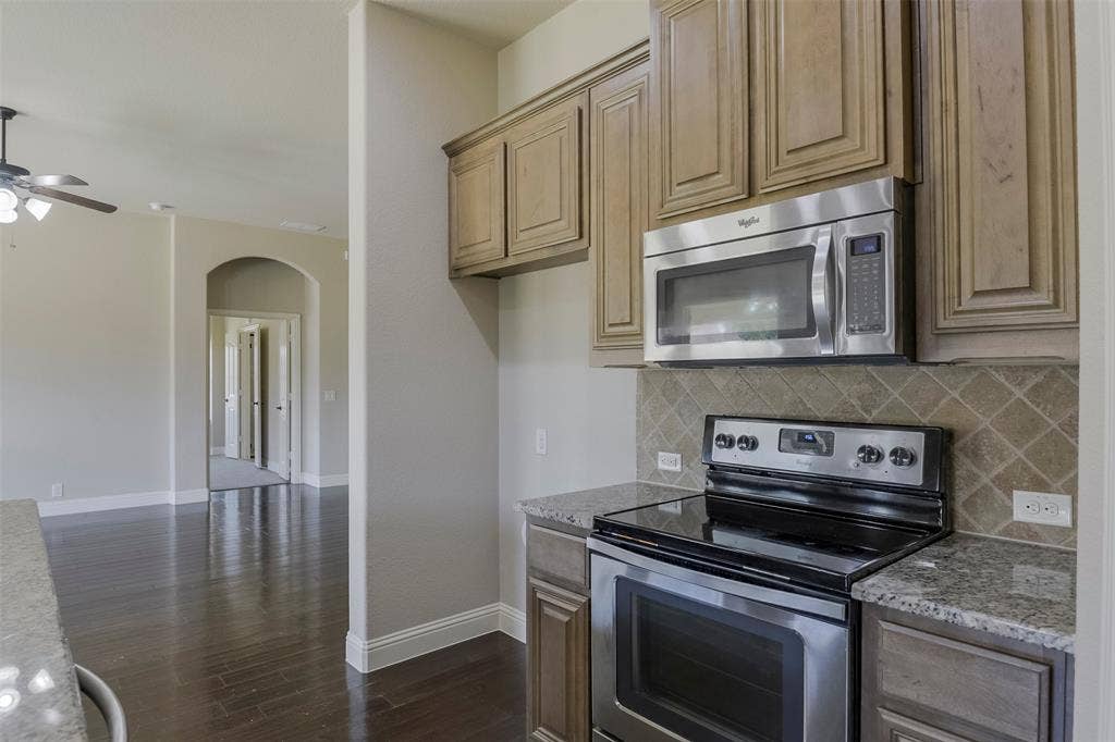 905 Mill Pond Drive, Midlothian, TX 76065