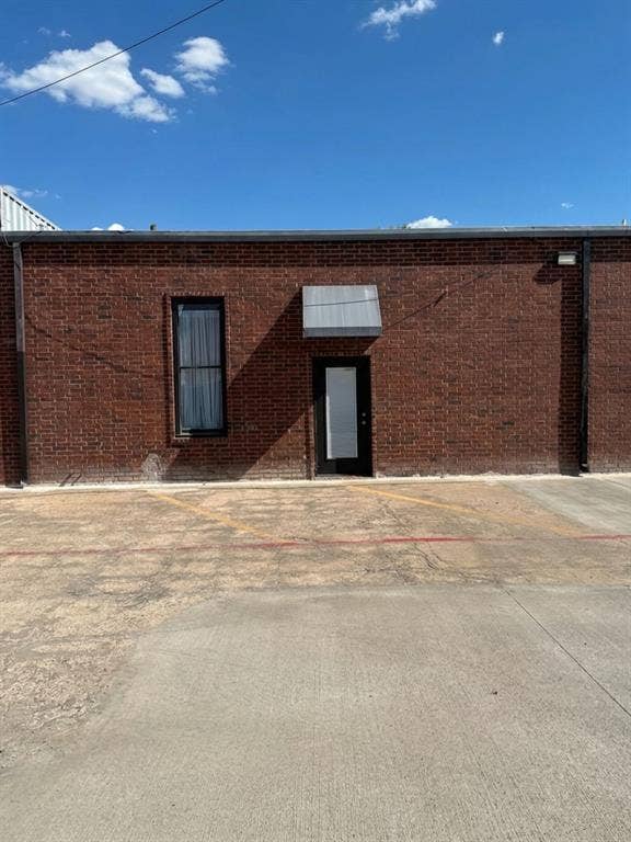 Property photo for 100 NE Main Street, #D, Ennis, TX