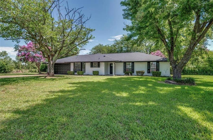 Property photo for 120 Sunrise Court, Palmer, TX