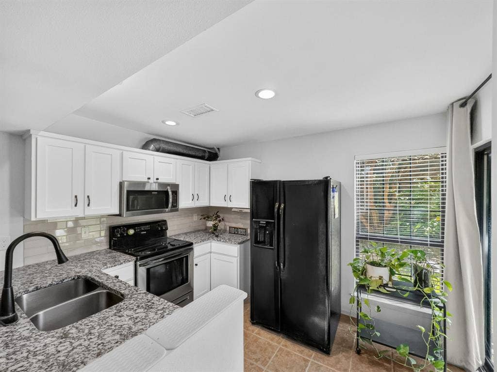 14800 Enterprise Drive, #14B, Farmers Branch, TX 75234 view from dining/living area