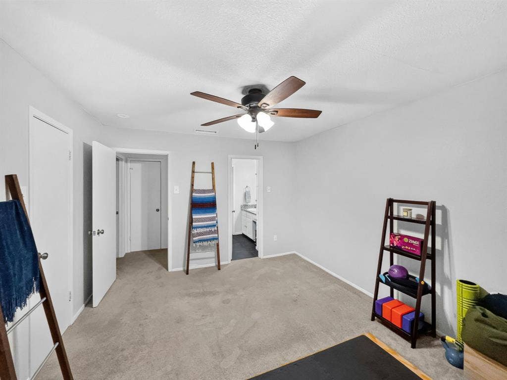14800 Enterprise Drive, #14B, Farmers Branch, TX 75234 bedroom 1 - ensuite to full bath