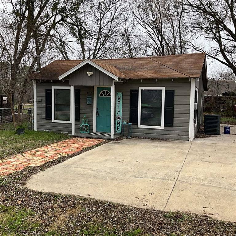 Property photo for 107 W 15th Street, Kemp, TX