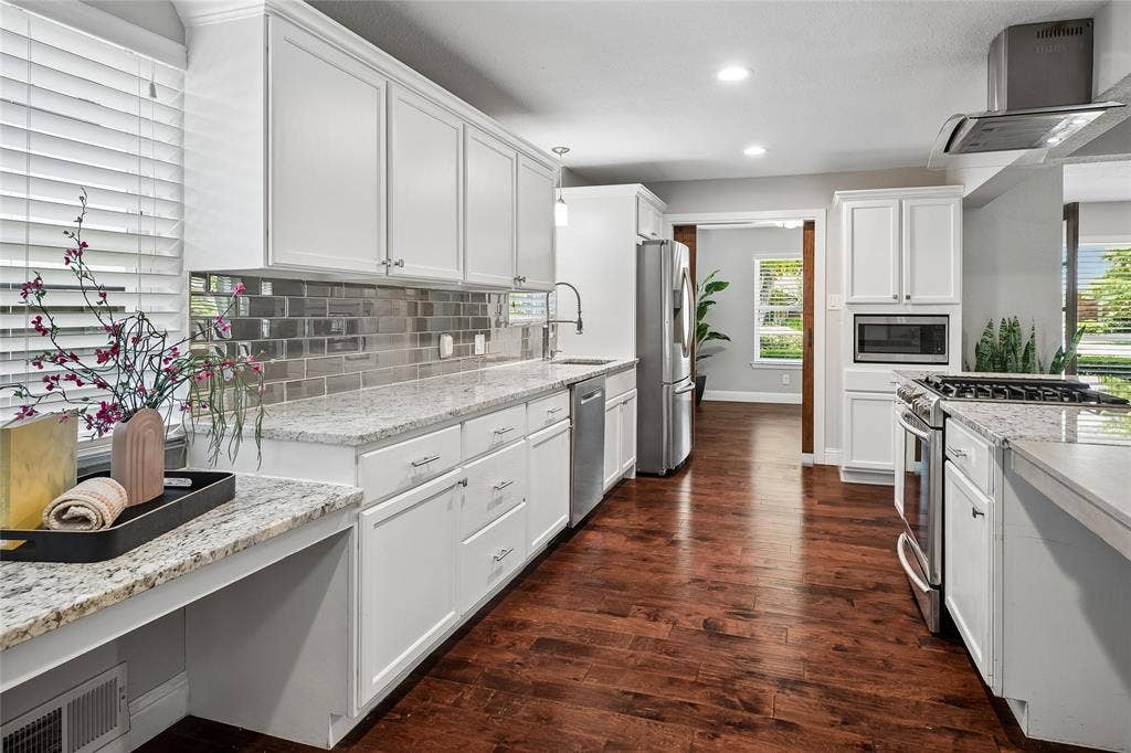 9614 Brentgate Drive, Dallas, TX 75238 9614 Brentgate Drive, Dallas, TX 75238