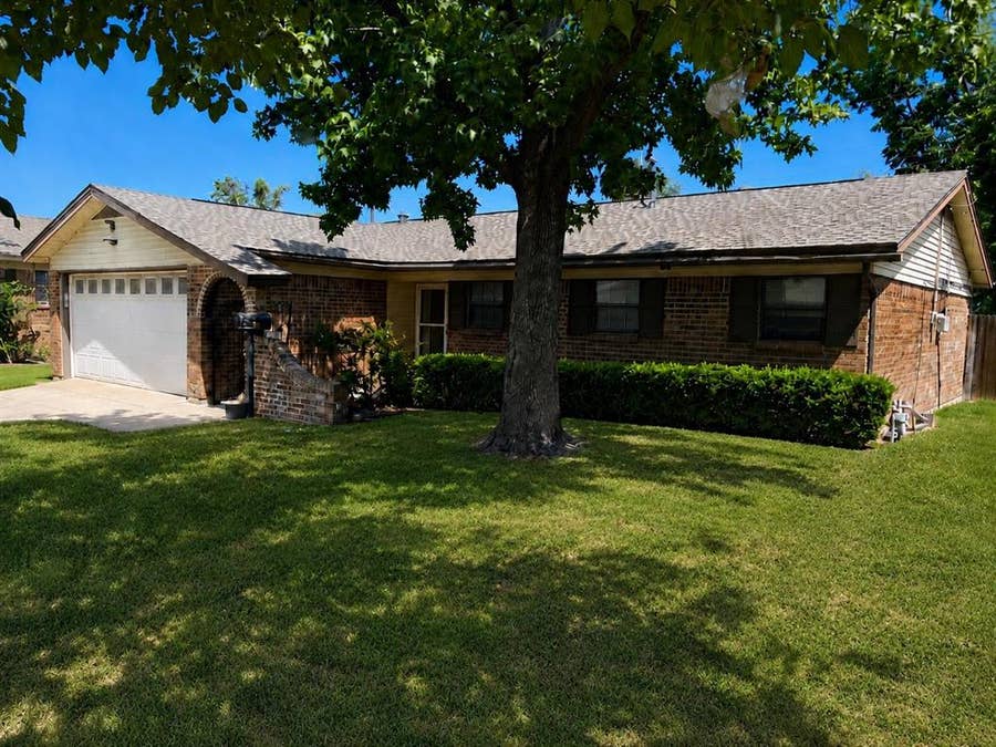 Property photo for 2025 Meadow Glen, Irving, TX
